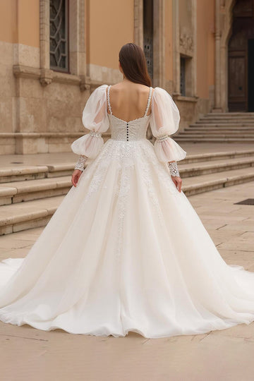 Ivoire Une Ligne Col Carré Manches Bouffantes Robe De Mariée Traîne Chapelle Avec Appliques De Dentelle